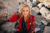 Caitlyn Ochsner, singer/sonngwriter